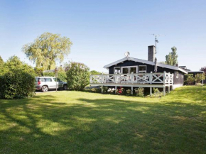 Spacious Holiday Home in F revejle Amidst Nature, Strøby